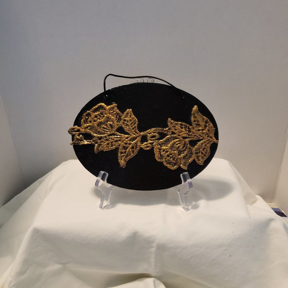 Wood & Lace Wall Oval